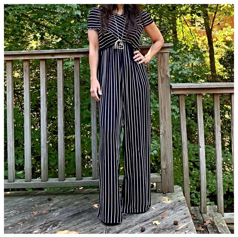 ✨LAST ONE✨Gorgeous striped wide leg jumpsuit - Picture 7 of 8